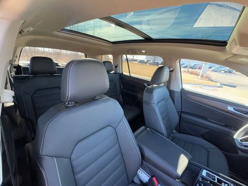 Used 2025 Volkswagen Atlas SEL AWD/4WD image 24