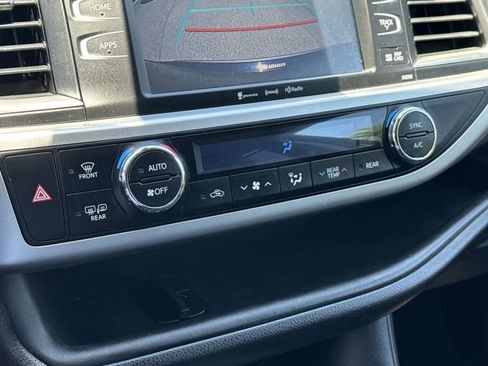 Used 2019 Toyota Highlander SE AWD/4WD image 32