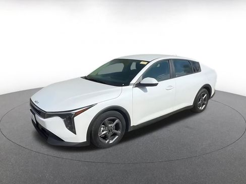 Used 2025 Kia K4 LXS image 8