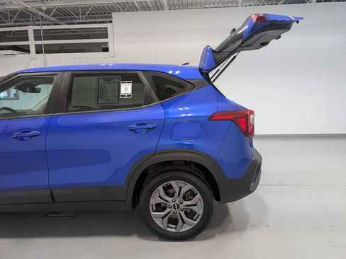 Used 2024 Kia Seltos LX AWD/4WD image 11
