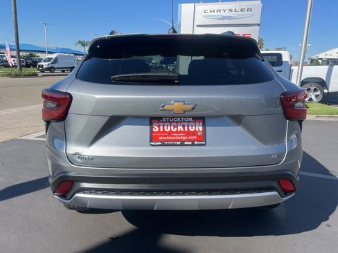 Used 2025 Chevrolet Trax LT image 12