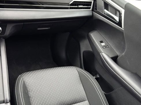 Used 2024 Mitsubishi Outlander ES image 11