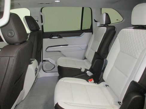 New 2026 GMC Acadia Denali w/ Super Cruise Package image 23