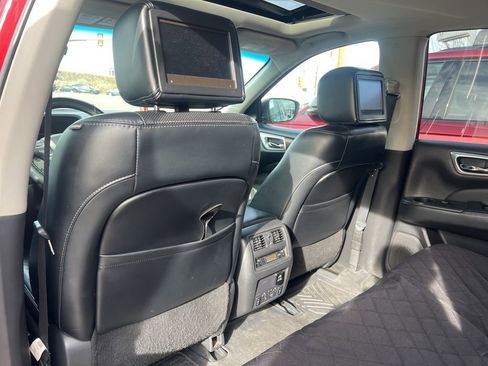 Used 2017 Nissan Pathfinder Platinum w/ Family Entertainment Package image 6
