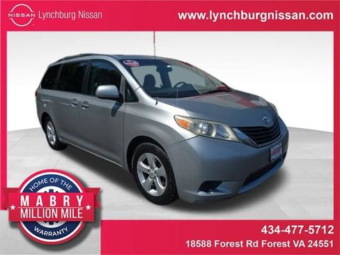 Used 2012 Toyota Sienna LE w/ Towing Pkg FWD image 1