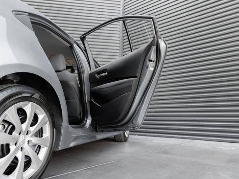 Used 2020 Toyota Corolla LE w/ Carpet Mat Package (TMS) FWD image 27
