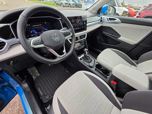 Used 2025 Volkswagen Taos SE AWD/4WD image 18