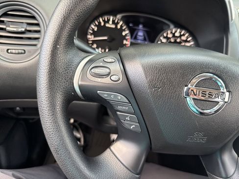 Used 2020 Nissan Pathfinder S image 37