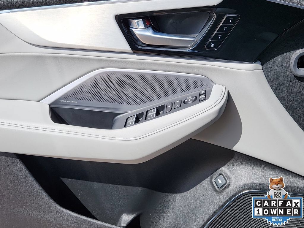 Certified 2026 Acura MDX w/ Technology Package FWD image 24