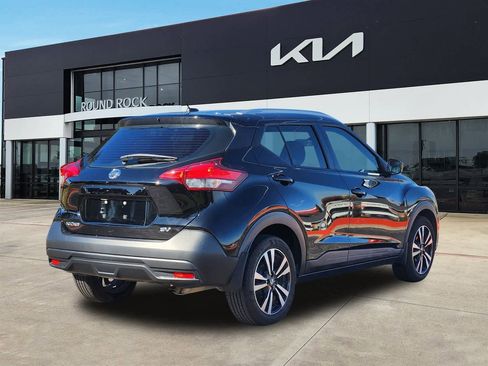 Used 2019 Nissan Kicks SV image 4