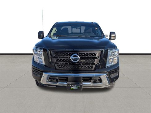 Used 2021 Nissan Titan SV w/ SV Convenience Package image 2