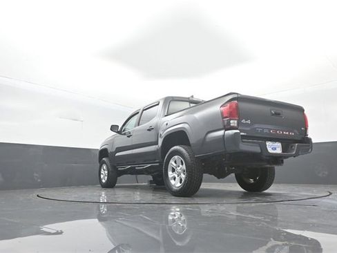 Used 2018 Toyota Tacoma SR image 36
