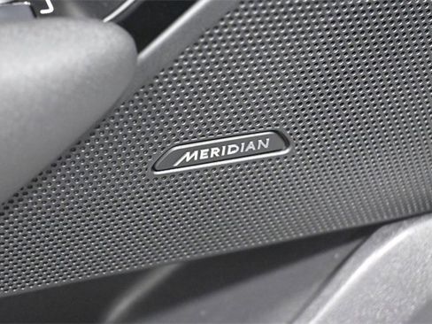 Used 2022 Land Rover Range Rover Velar R-Dynamic S image 19