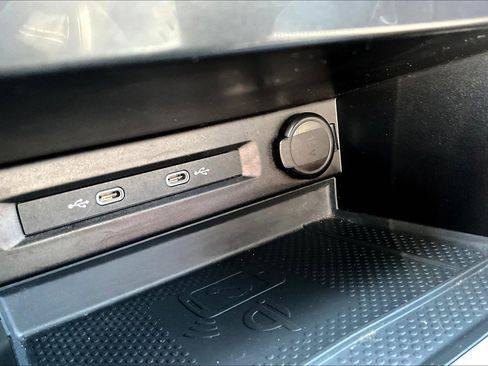 Used 2022 Volkswagen Tiguan SE R-Line image 33