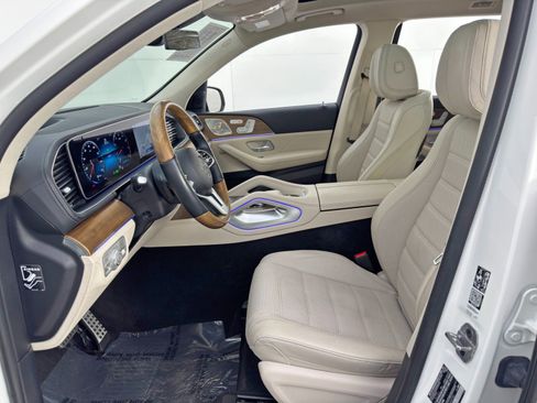 Used 2021 Mercedes-Benz GLS 580 4MATIC image 17