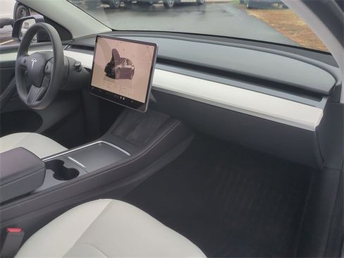 Used 2023 Tesla Model Y Long Range image 35