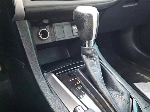 Used 2018 Toyota Corolla LE image 12