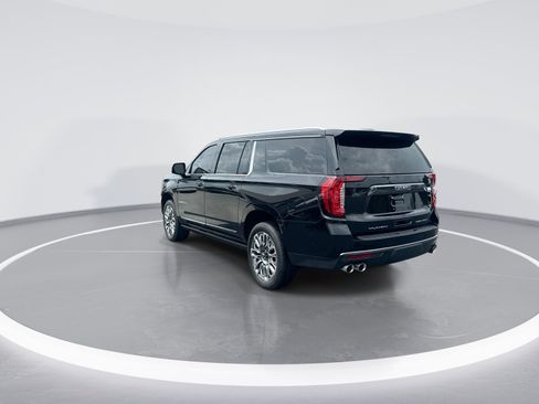 Used 2023 GMC Yukon XL Denali Ultimate AWD/4WD image 7