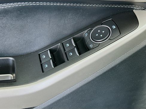 Used 2021 Ford Explorer XLT w/ Equipment Group 202A AWD/4WD image 15
