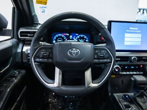 Certified 2025 Toyota Tacoma TRD Off-Road image 34