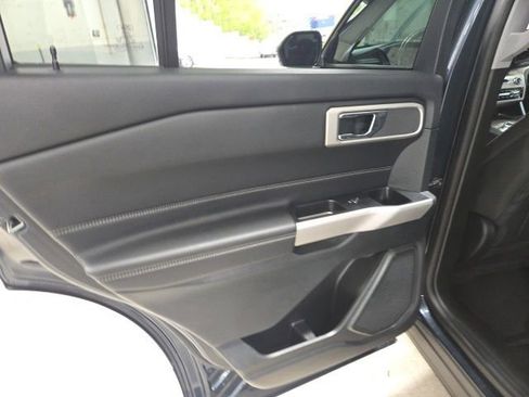 Used 2024 Ford Explorer XLT AWD/4WD image 33
