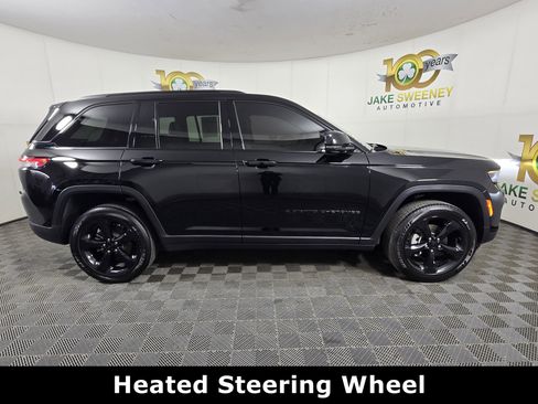 Used 2024 Jeep Grand Cherokee Altitude AWD/4WD image 10