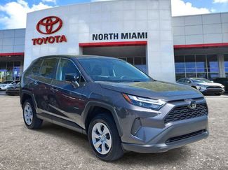 Used 2024 Toyota RAV4 LE video 1