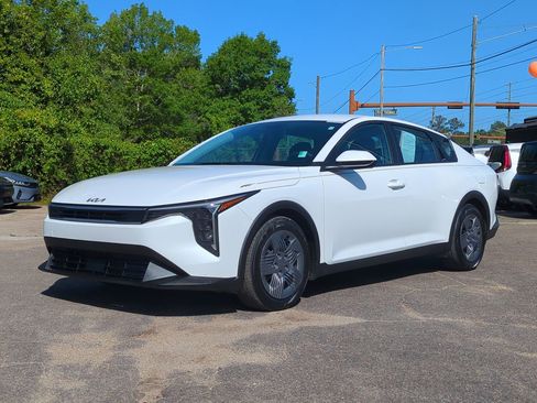 Certified 2025 Kia K4 LX image 2