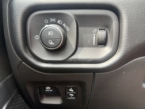 Used 2022 RAM 1500 Big Horn AWD/4WD image 18