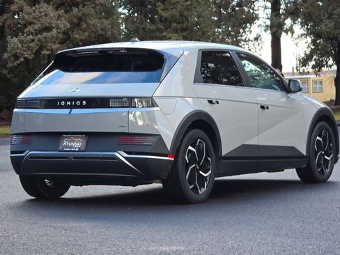 Used 2023 Hyundai Ioniq 5 SE image 4