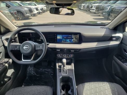Used 2025 Nissan Kicks SV FWD image 8