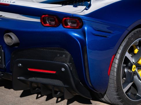 Used 2025 Ferrari SF90 Spider image 24