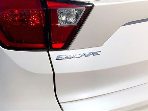 Used 2019 Ford Escape Titanium FWD image 10