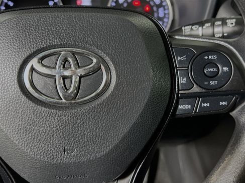 Used 2021 Toyota RAV4 XLE image 20