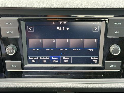 Used 2024 Volkswagen Jetta SE image 30