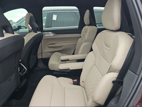 Used 2025 Volvo EX90 Ultra AWD/4WD image 7