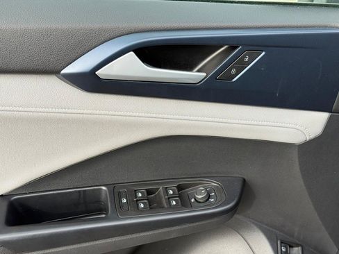 Used 2024 Volkswagen Taos SE image 18