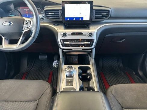 Used 2022 Ford Explorer XLT w/ Class IV Trailer Tow Package RWD image 18