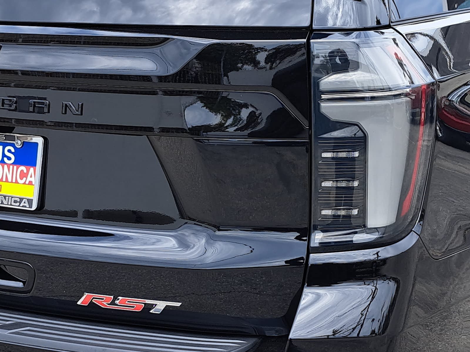 Used 2026 Chevrolet Suburban RST w/ Comfort Package RWD image 39