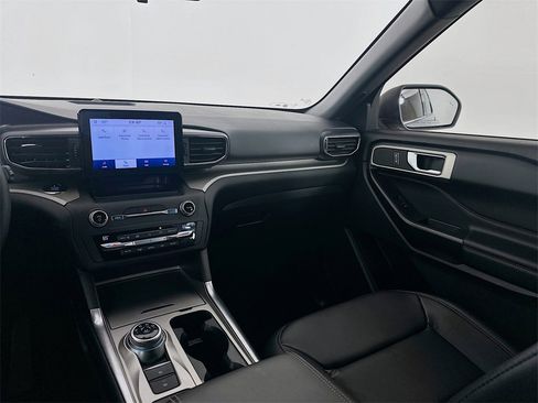 Used 2020 Ford Explorer XLT w/ Equipment Group 202A image 26