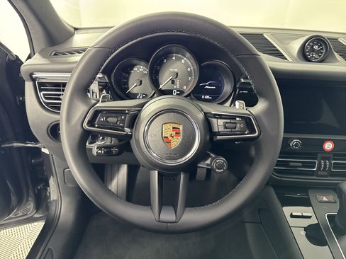 Certified 2025 Porsche Macan image 16