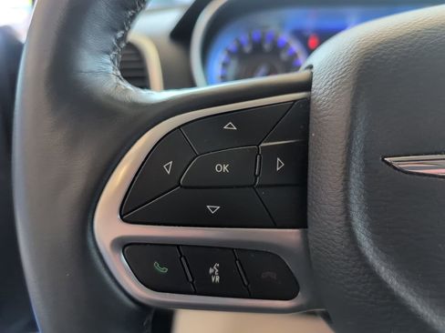 Used 2021 Chrysler 300 Touring L AWD/4WD image 18