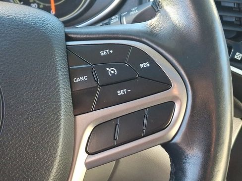 Used 2019 Jeep Cherokee Limited image 23