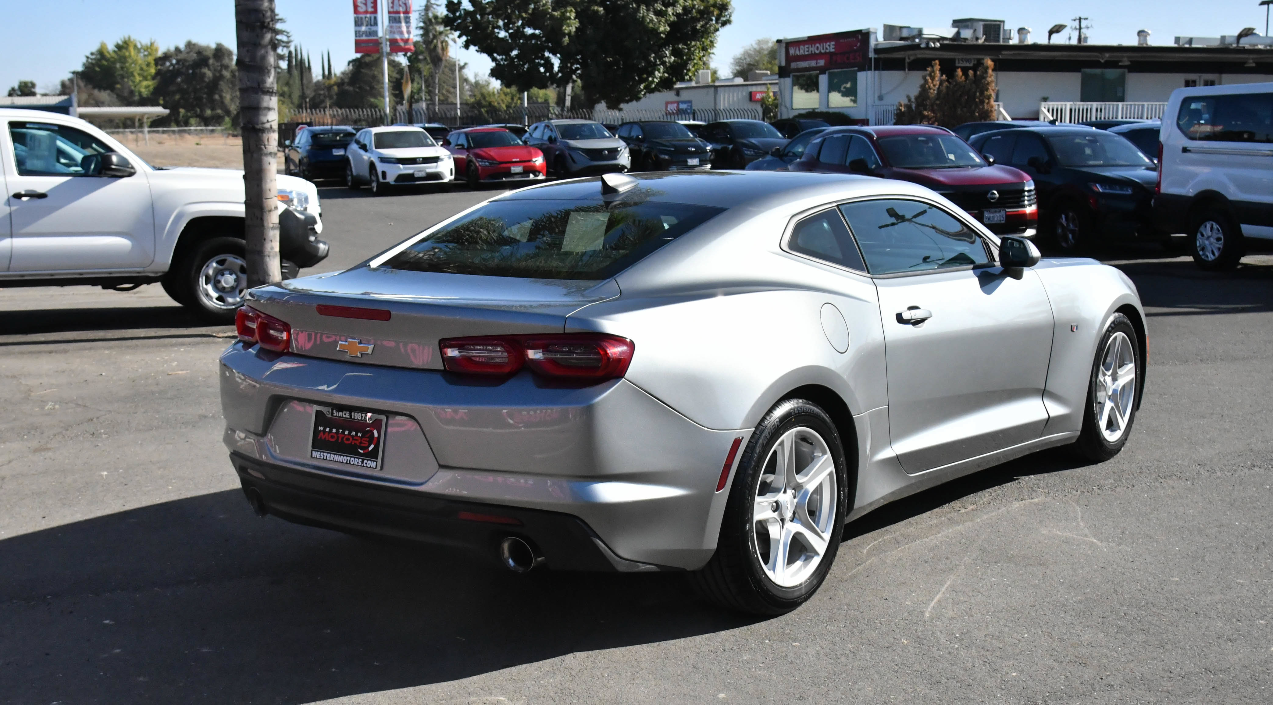 Used 2023 Chevrolet Camaro LT RWD image 8