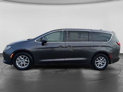Used 2023 Chrysler Voyager LX FWD image 6