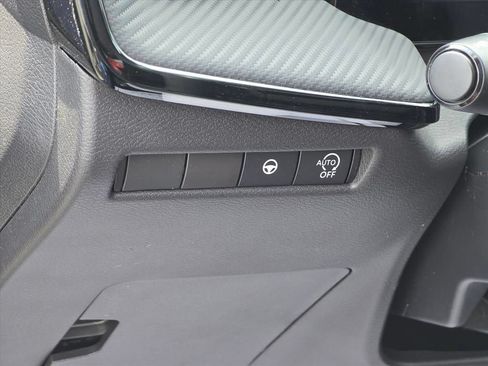 Used 2025 Nissan Kicks SR FWD image 8