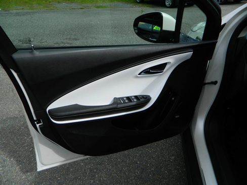 Used 2012 Chevrolet Volt Premium w/ Premium Trim Package image 22