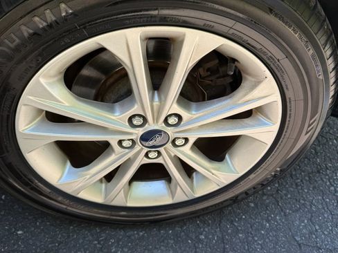 Used 2017 Ford Escape SE AWD/4WD image 25