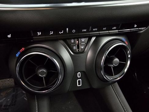 Used 2026 Chevrolet Blazer LT FWD image 18