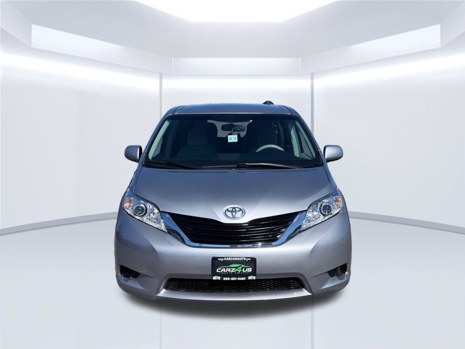 Used 2011 Toyota Sienna LE FWD image 2
